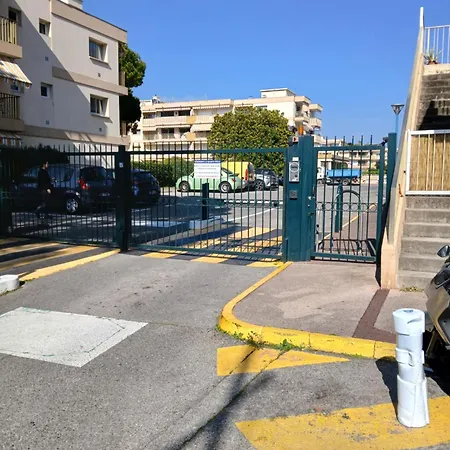 Διαμέρισμα Joli Pres De La