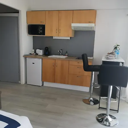 Апартаменты Joli Pres De La Мандельё-ла-Напуль