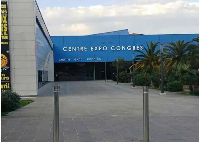 Joli Pres De La *